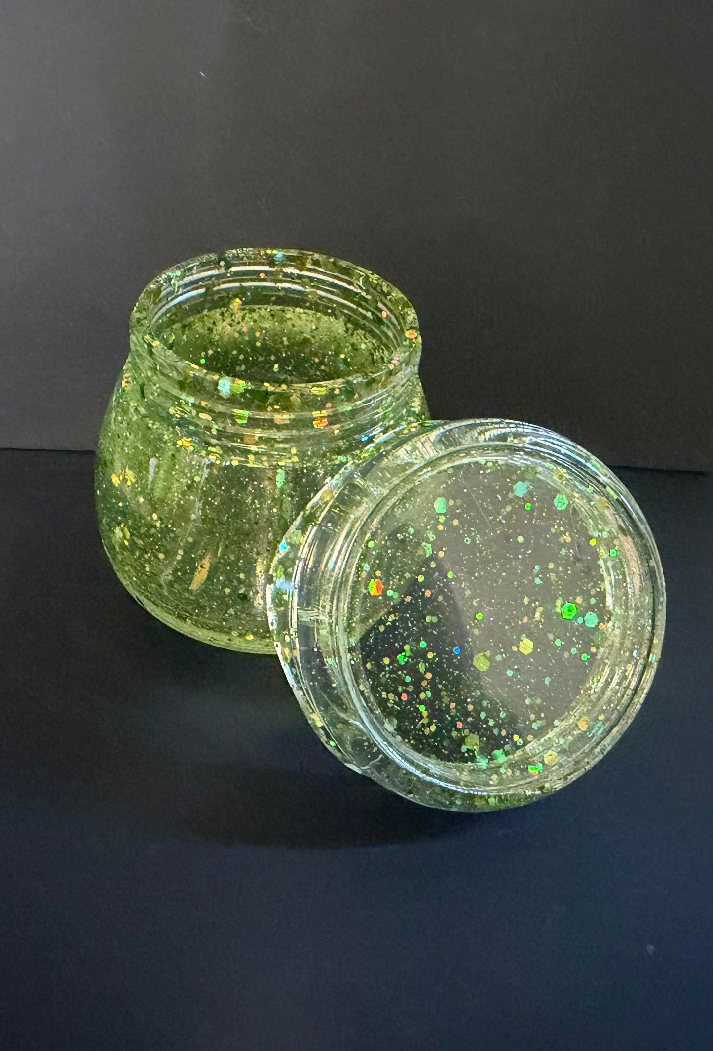 Circular epoxy resin jar green with green glitter
