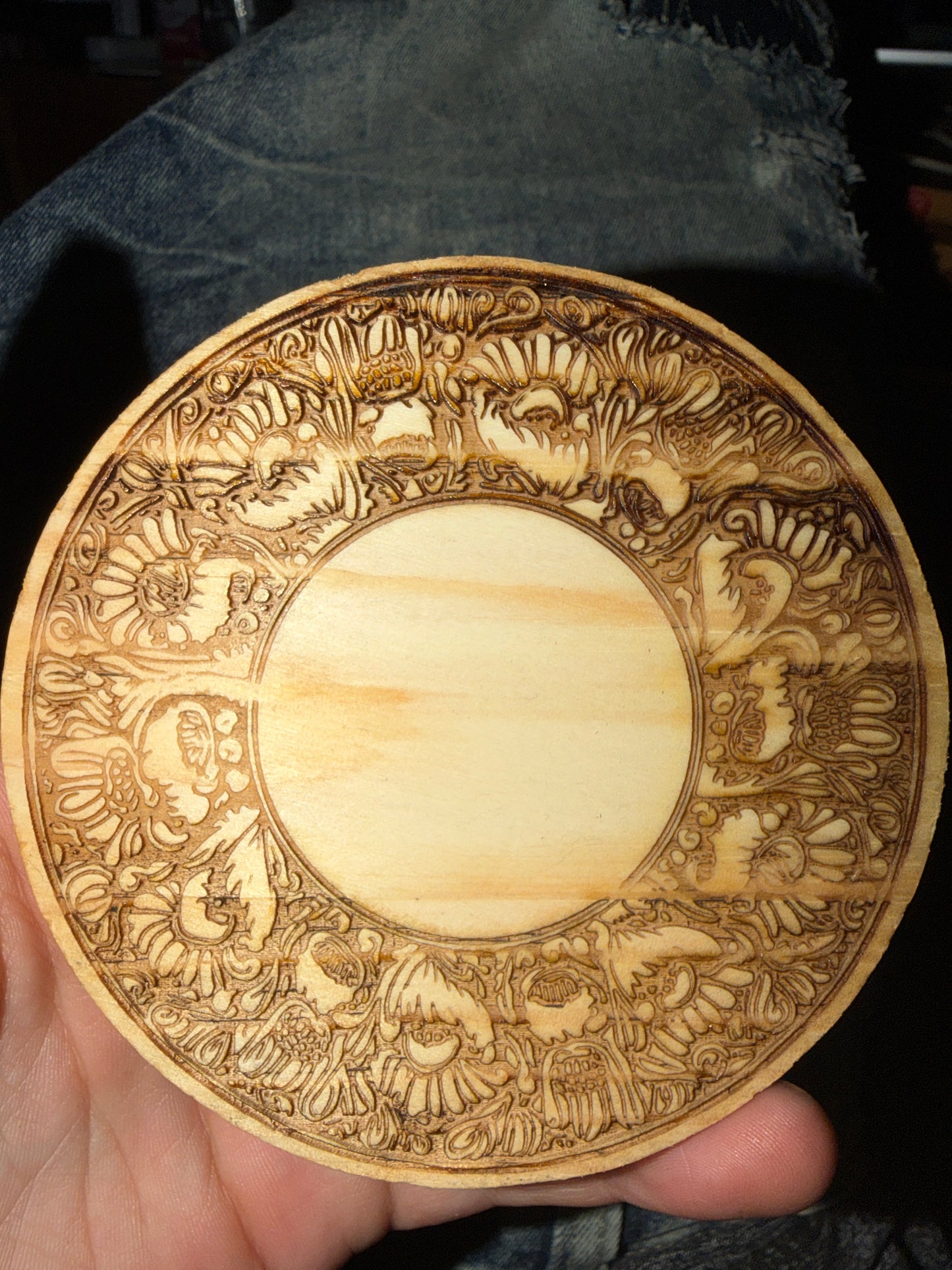 Wooden circle floral pattern coaster