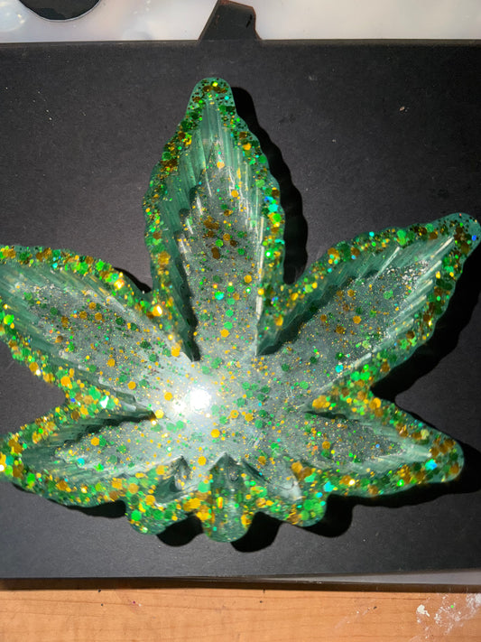 Epoxy leaf ashtray